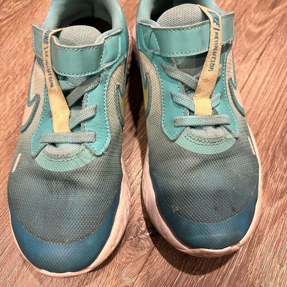 Nike girls runners - Picture 2 of 3